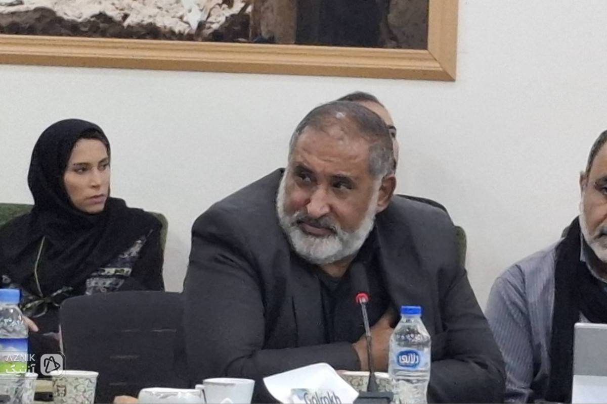  رییس مرکز پاسداشت زبان فارسی به یک شاعر، برای استفاده از واژه «خلیج» تذکر داد