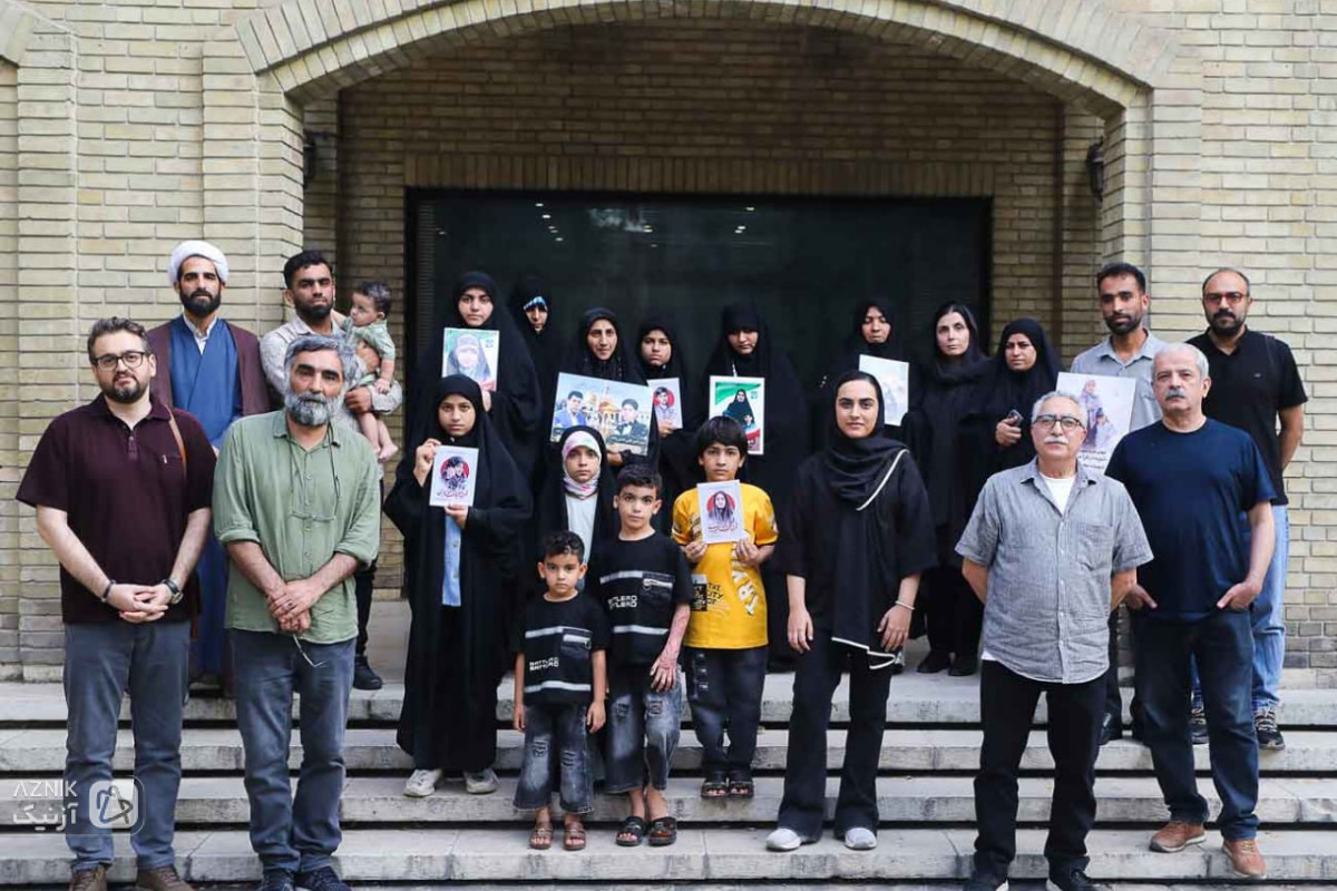 خانواده شهدای میناب به فارابی آمدند معرفی مربیان و برگزیدگان مسابقه «مدرسه‌ای که می‌رفتم»